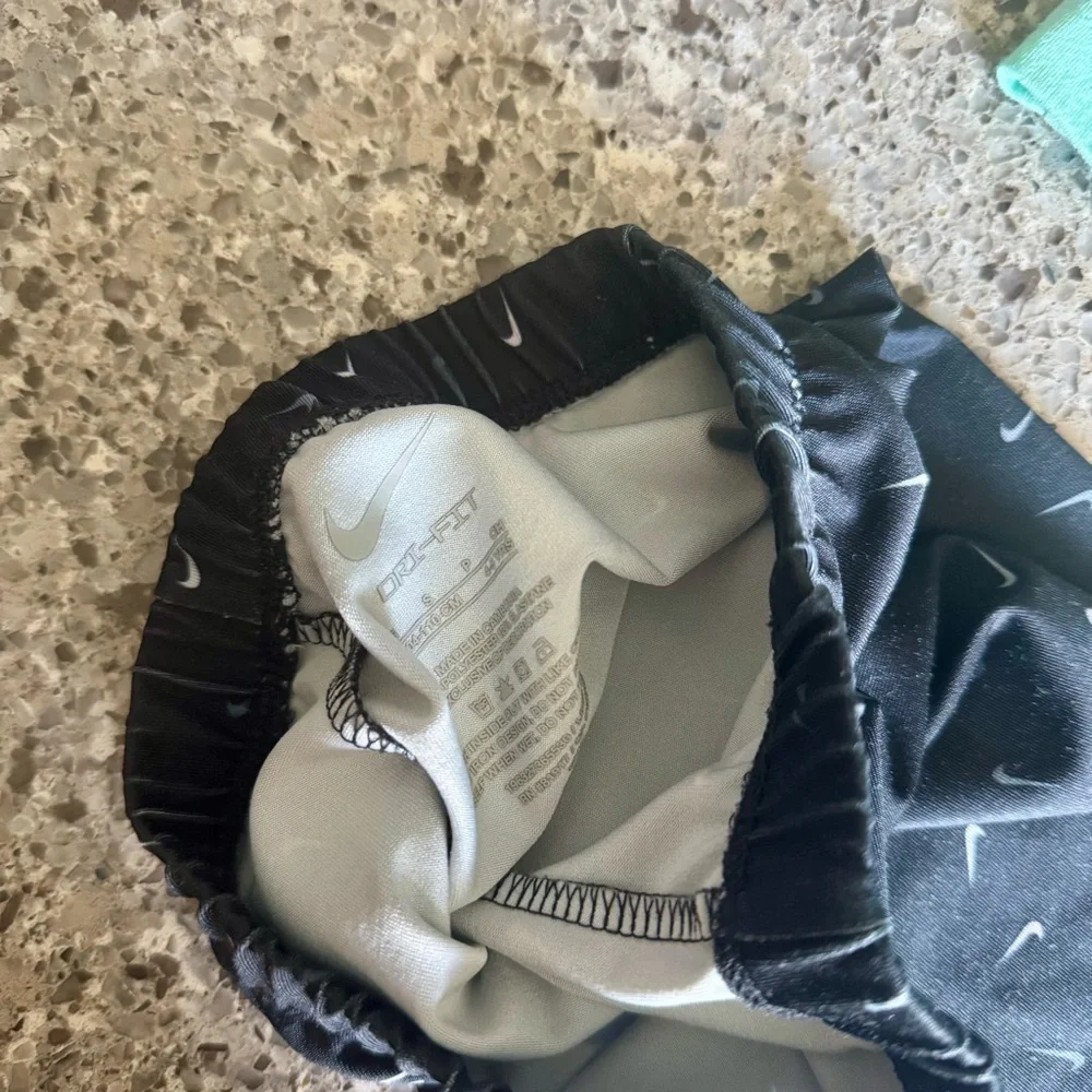 Nike l Little Girl Size Small (4Y-5Y) l Long Sleeve T-Shirt & Matching Leggings - Picture 5 of 7